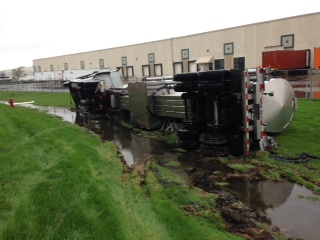 ER-0020
Photo Date: 04-19-15
Photo Credit: Ellie Hansotte
Description: Diesel spill in ditch from overturned semi


