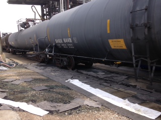 ER-0021
Photo Date: 04-18-15
Photo Credit: Ellie Hansotte
Description: Sodium sulfide spill near rail spur at industry

