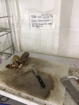FS-0043
Photo Date:	July 27, 2018
Photo Credit:	Patty Nocek
Description:	
Cutting board used for potato prep in a gas station. Sign clearly states to clean the board after use. 
