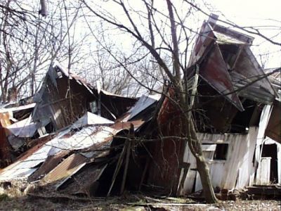 HH-0003
Photo Date: 7/28/2000
Photo Credit: Jason Ravenscroft
Description: Barn with structural issues.

