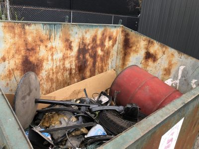 SHW-0019
Photo Date: 04/30/2019
Photo Credit: Kyle Fender
Description: Improper disposal of a 55 gallon drum half full of used oil in a dumpster. Dumpster was leaking fluids onto the ground at a facility located in a wellfield protection area.
